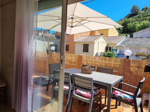 Macinaggio apartment 100m2, 2 terraces, 3 bedrooms close to shops and sea.