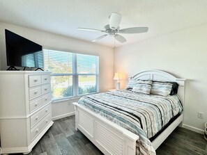 2 bedrooms, iron/ironing board, free WiFi, bed sheets - The Sun Loft - 2/2 in The Village of Hawkins (Hawkins, The Villages)