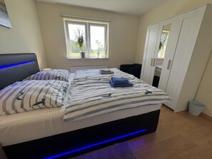 4 chambres, fer et planche à repasser, lit parapluie, Wi-Fi gratuit