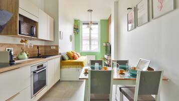 Fridge, microwave, oven, dishwasher