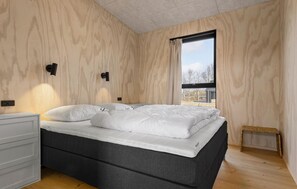 5 bedrooms, travel crib, free WiFi