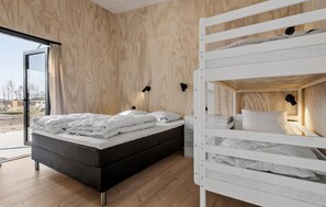 5 bedrooms, travel cot, free WiFi