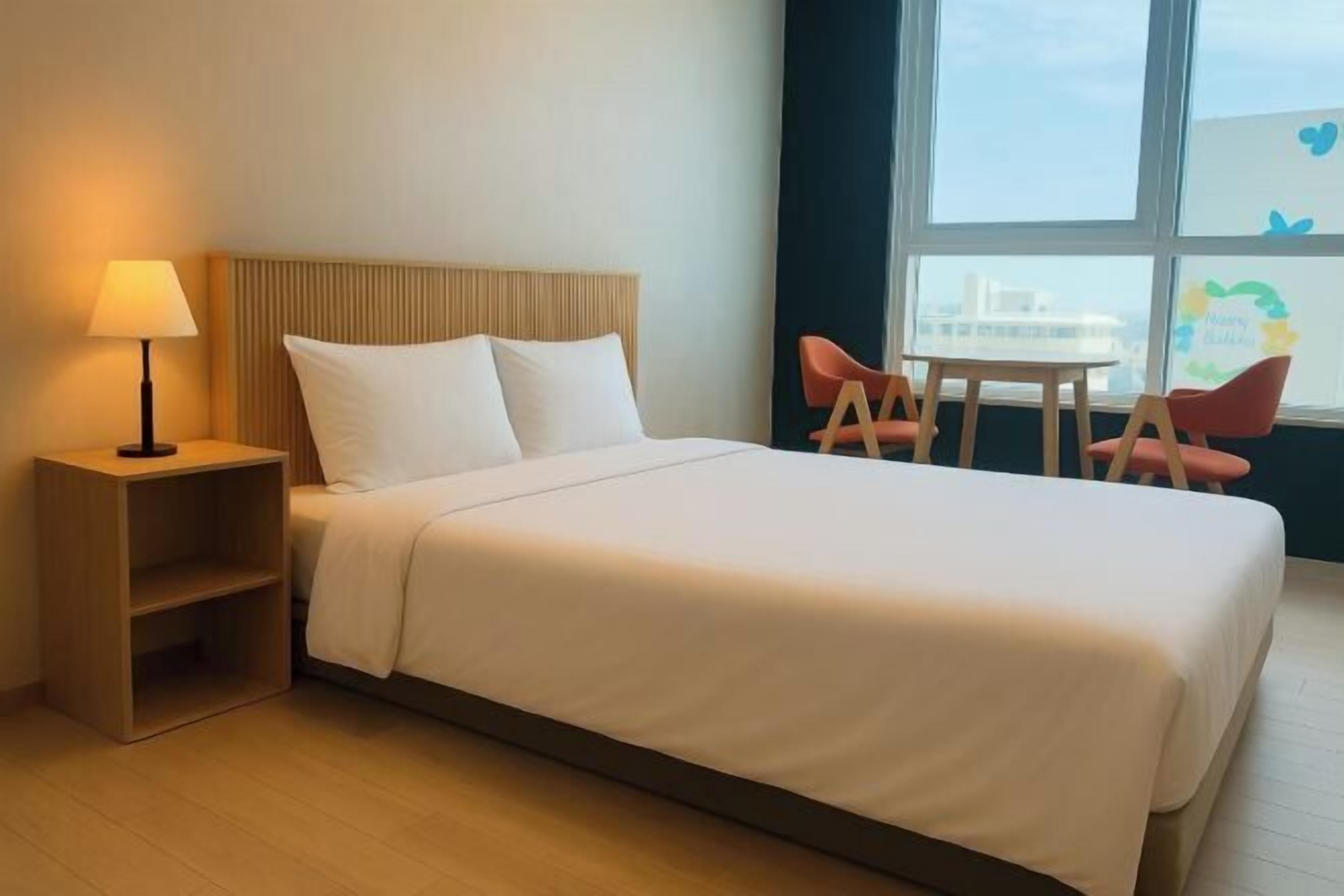 Desk, laptop workspace, free WiFi, bed sheets