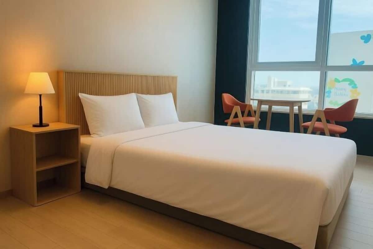 1 bedroom, desk, laptop workspace, free WiFi