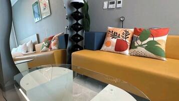 Studiosvit Panoramic - icke-rökare | Skrivbord, arbetsyta för laptop, gratis wi-fi och sängkläder