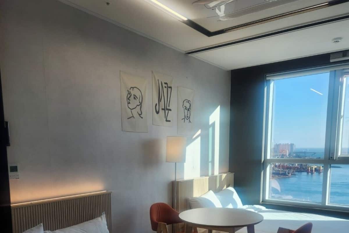 Deluxe Twin Room, 2 Double Beds, Non Smoking | 1 bedroom, desk, laptop workspace, free WiFi