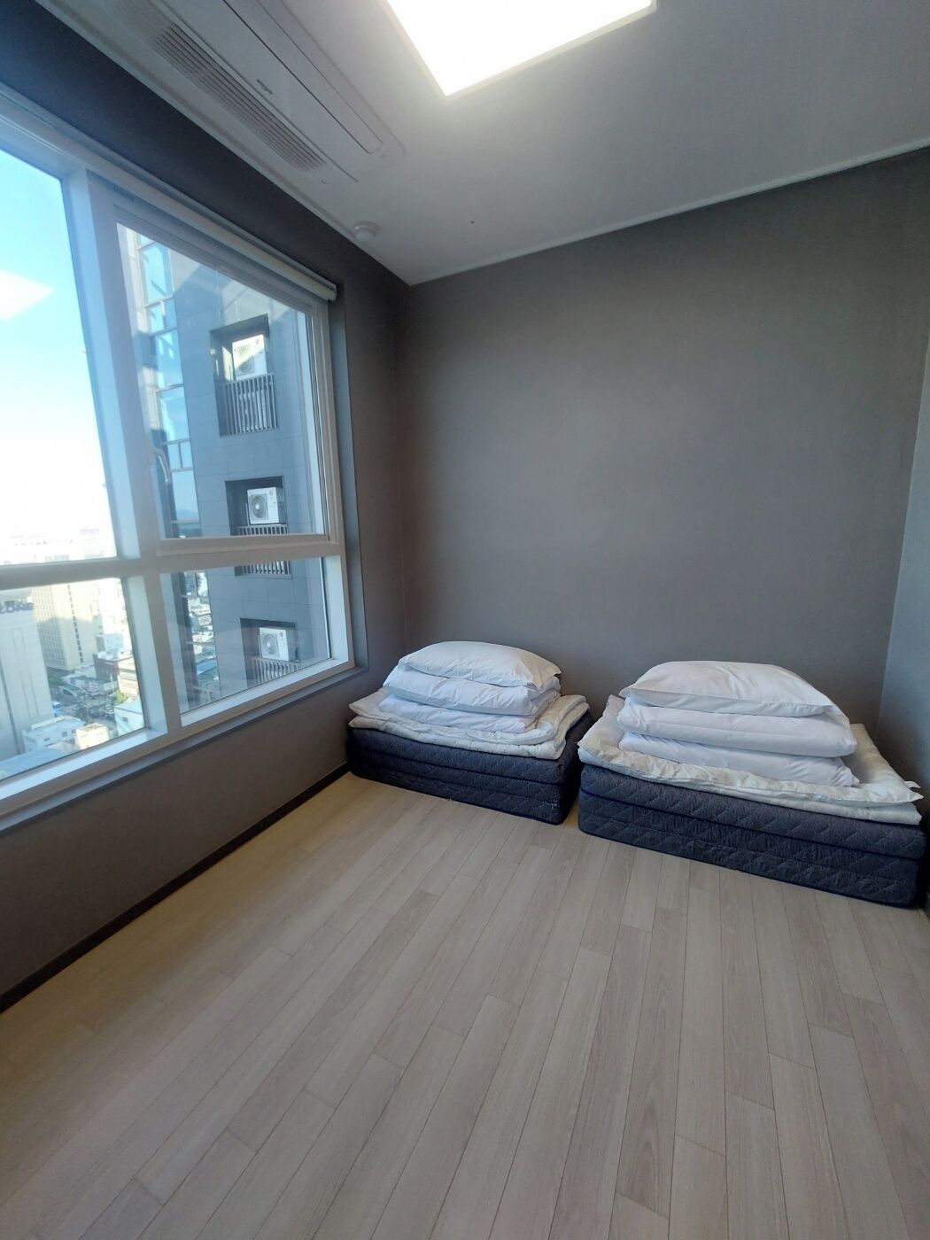 Lägenhet Premium - flera sängar - icke-rökare | Skrivbord, arbetsyta för laptop, gratis wi-fi och sängkläder