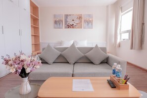 Standard Room, Balcony, Hill View