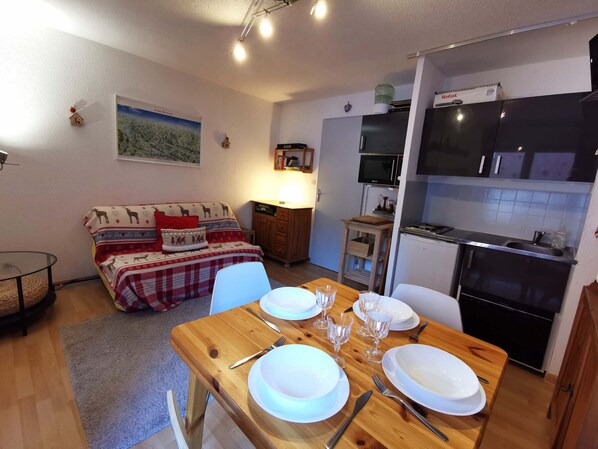 Interior - Cabin studio 200m from slopes, bath, balcony (Les Adrets-Prapoutel)