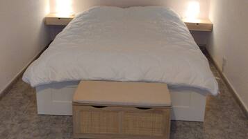 1 habitación, tabla de planchar con plancha, wifi y ropa de cama