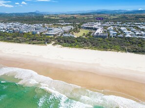 On the beach - Penthouse with Rooftop and Spa - 3 BR Bali Resort in Kingscliff (1324) (Tweed)