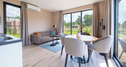 Ultimate relaxation in this wellness home by the water for 2 people