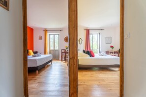 6 bedrooms, iron/ironing board, WiFi, bed sheets - LA MAISON DU VERGER - Dardilly (Dardilly)