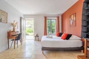 6 quartos, ferros/tábuas de passar roupa, berço de viagem, Wi-Fi