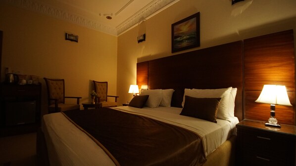 9 bedrooms, iron/ironing board, WiFi, bed sheets