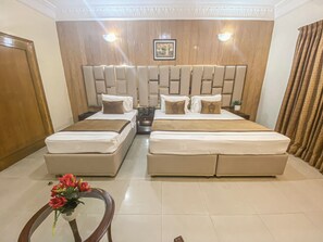 9 Schlafzimmer, Bügeleisen/Bügelbrett, WLAN, Bettwäsche