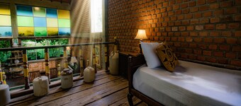 Terrific chalet with WiFi in charming Kandy