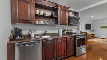 Refrigerador, horno, parrilla de estufa y lavavajillas