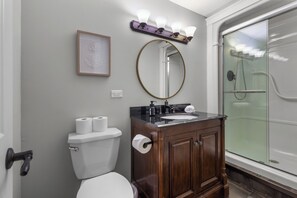 Articles de toilette gratuits, sèche-cheveux, serviettes fournies