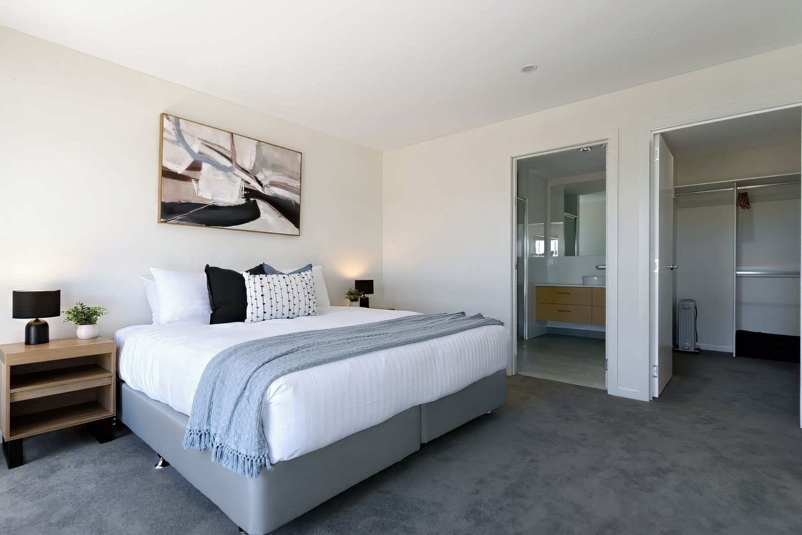 4 bedrooms, desk, iron/ironing board, free WiFi