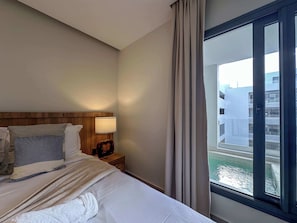 2 bedrooms, iron/ironing board, travel cot, WiFi