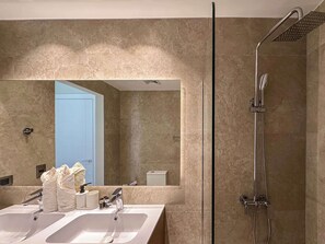Shower, hair dryer, towels