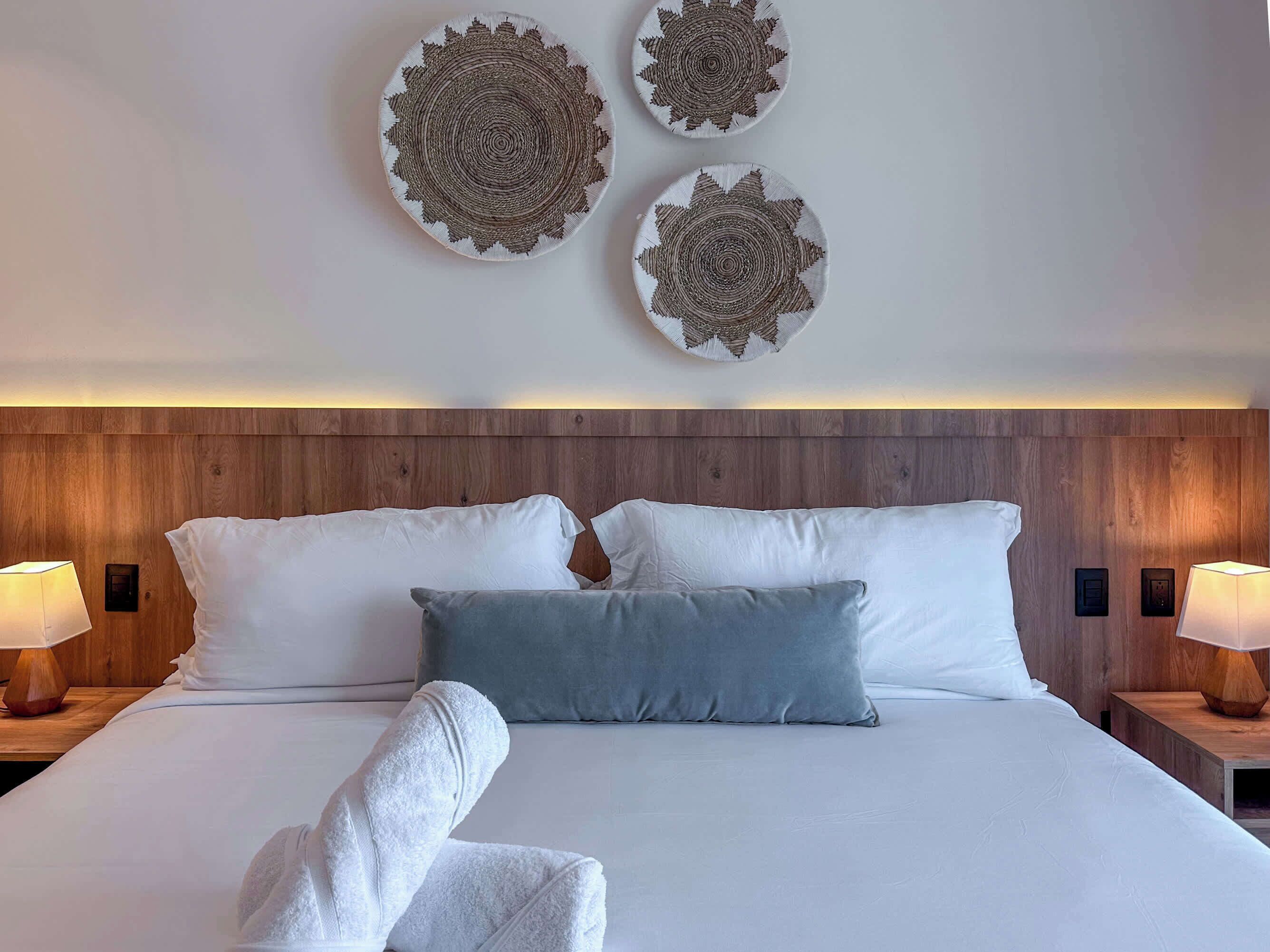 2 habitaciones, tabla de planchar con plancha, cuna de viaje y wifi 