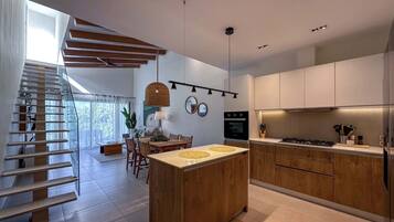 Fridge, microwave, oven, stovetop