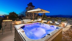A hot tub with a wooden deck, outdoor seating, and a view of the mountains. - Cozy home in Skrip with WiFi (Skrip)