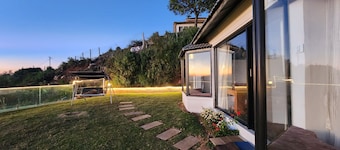 Songs of the Nilgiris: Cozy 3B Retreat, Breathtaking Views & Peaceful Vibes