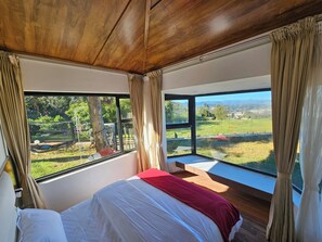 3 bedrooms, iron/ironing board, WiFi, bed sheets - Songs of the Nilgiris: Cozy 3B Retreat, Breathtaking Views & Peaceful Vibes (Ooty)