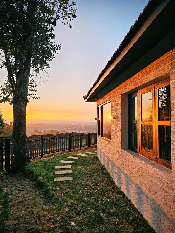 Exterior detail - Songs of the Nilgiris: Cozy 3B Retreat, Breathtaking Views & Peaceful Vibes (Ooty)