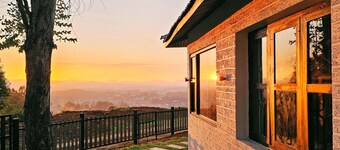 Songs of the Nilgiris: Cozy 3B Retreat, Breathtaking Views & Peaceful Vibes