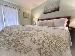 3 bedrooms, desk, iron/ironing board, travel crib