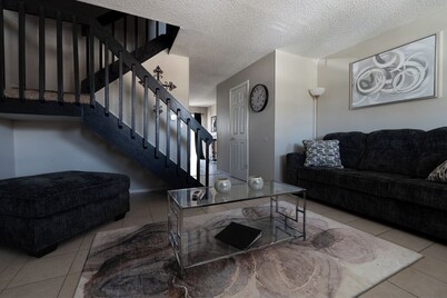 Charming 2-bedroom townhome with AC, WiFi in enchanting Aurora