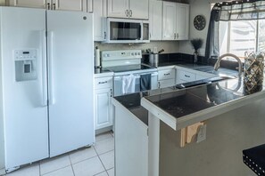 Micro-ondes, four, plaque de cuisson, lave-vaisselle