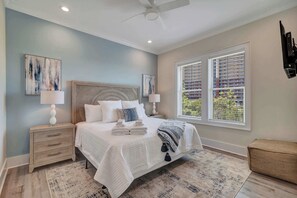 4 bedrooms, desk, WiFi, bed sheets