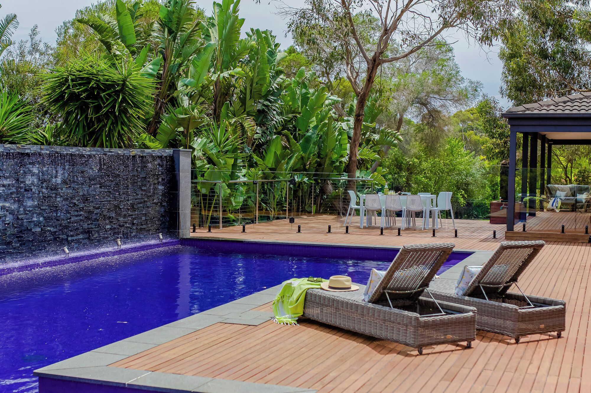 حمّام سباحة مُدفَّأ