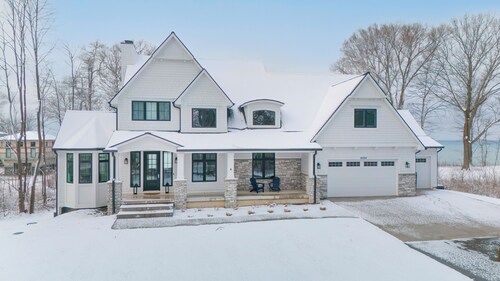 Luxury Lakefront Private Pool House, Hot Tub