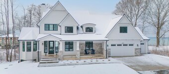 Luxury Lakefront Private Pool House, Hot Tub