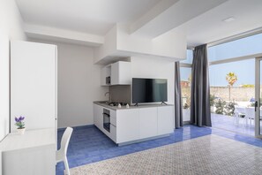 Kühlschrank, Mikrowelle, Ofen, Geschirrspüler