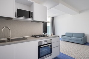 Kühlschrank, Mikrowelle, Ofen, Geschirrspüler