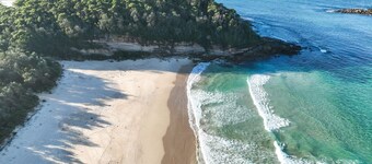 Seaglass Beach House - Beautifully designed retreat in the heart of Narrawallee