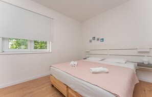 1 bedroom, iron/ironing board, travel cot, free WiFi