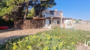 A two-story house with a stone wall and a wooden fence. - Villa Anza de la Olla - Le Racou plage - 13 people - 5 bedrooms (Argelès-sur-Mer)