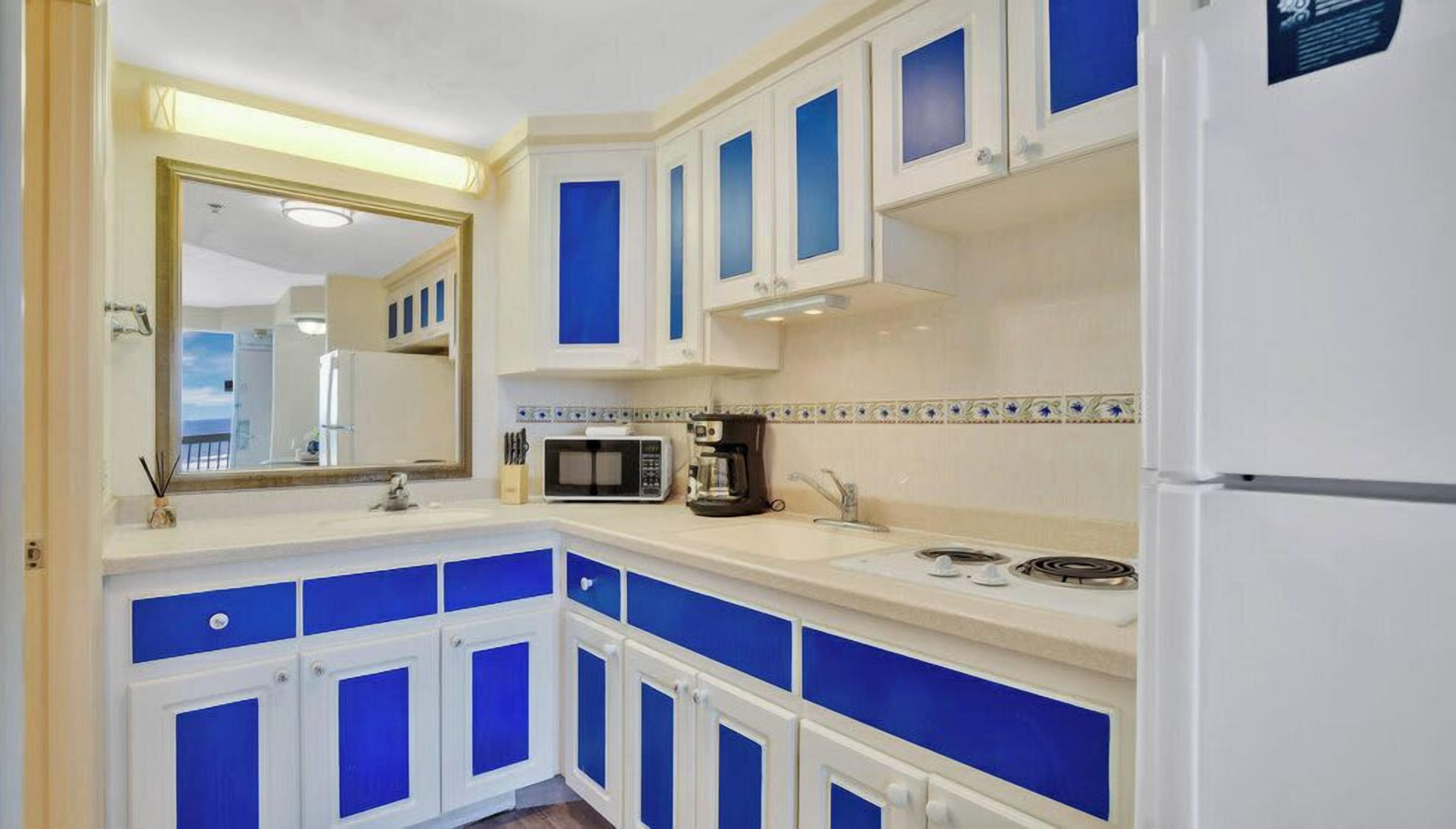 Fridge, microwave, stovetop, coffee/tea maker