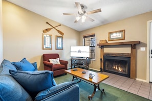 Smart TV, fireplace