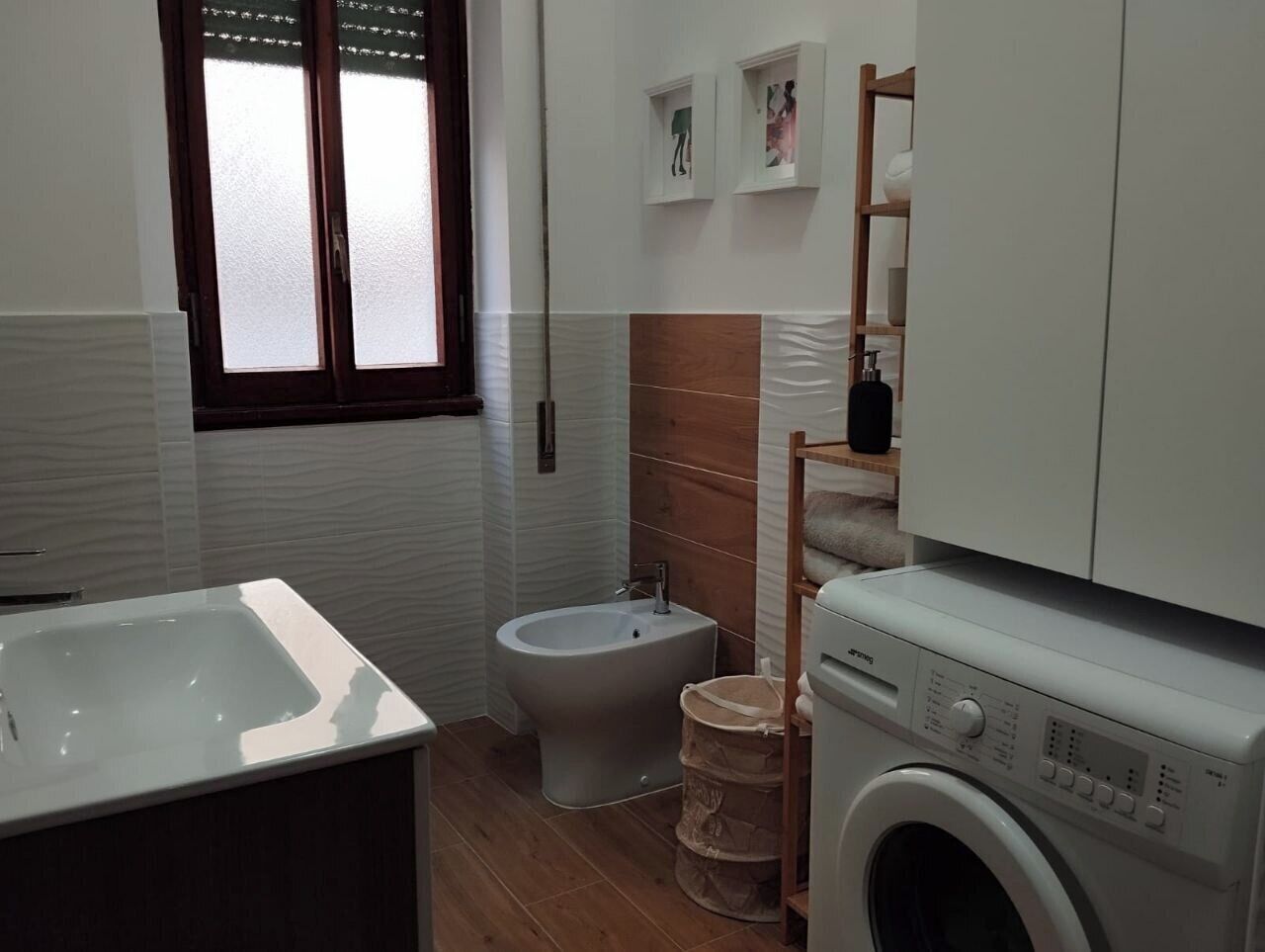 Dusche, Haartrockner, Bidet, Handtücher