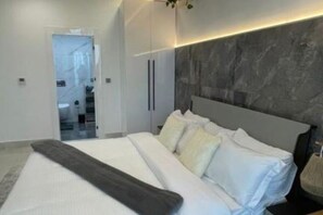 1 bedroom, bed sheets