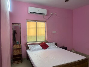 Free WiFi, bed sheets - Goroomgo Shivansh Guest House puri (Puri)